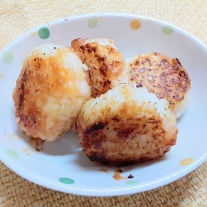 ちょっとお焦げができてしまいましたがもっちりしてメッチャ美味しかった～(*>∀<*)
また作りまーす♪